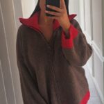 Gilet en maille bicolore taupe et rouge